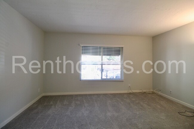 Building Photo - 2522 Clairemont Dr