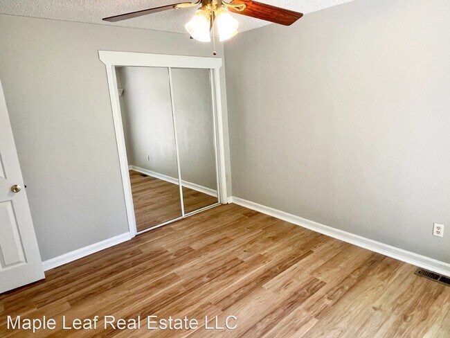 Building Photo - 3 br, 1.5 bath House - 11721 Roosevelt Way NE