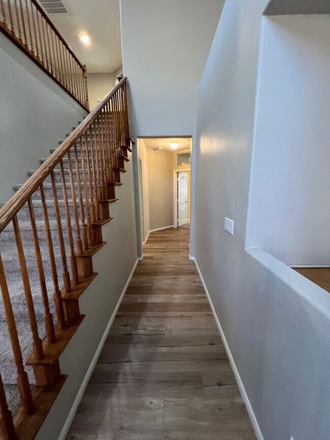 Building Photo - 4 Bedroom with Bedroom Downstairs, Pool, O...