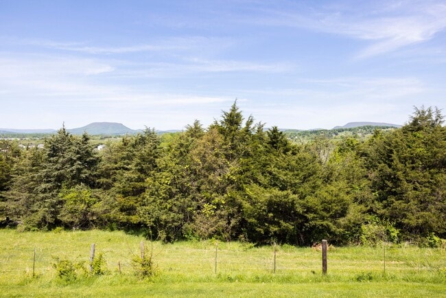 Building Photo - Townhouse at The Pinnacle