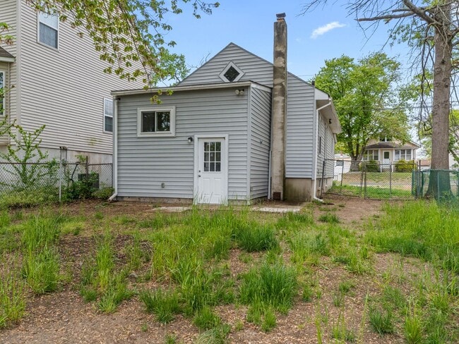 Building Photo - 8534 Orchard Ave