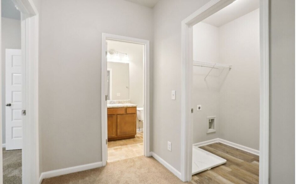 Building Photo - Room in Townhome on Estes Dr