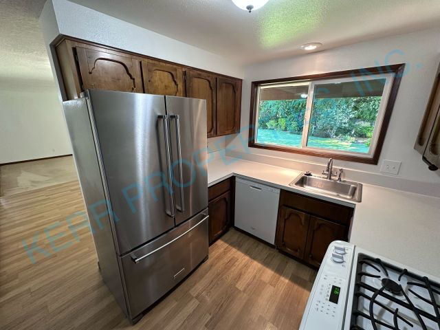 Building Photo - Charming 3-Bed Oasis with 2 Full Baths in Oregon City – 1,360 Sq. Ft. of Comfort Awaits!