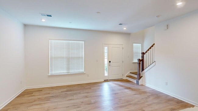 Building Photo - Immaculate New Townhome in Pringle Towns