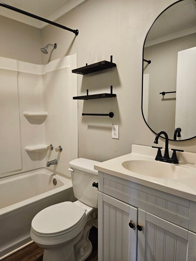 Building Photo - 102 Kay St