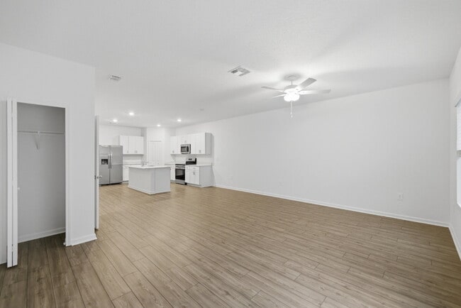 Building Photo - Available Now –NEW  Beautiful Move-In Ready Home in Ocala!