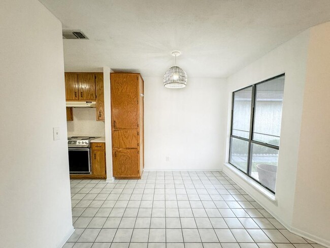 Building Photo - 109 Waterford Dr