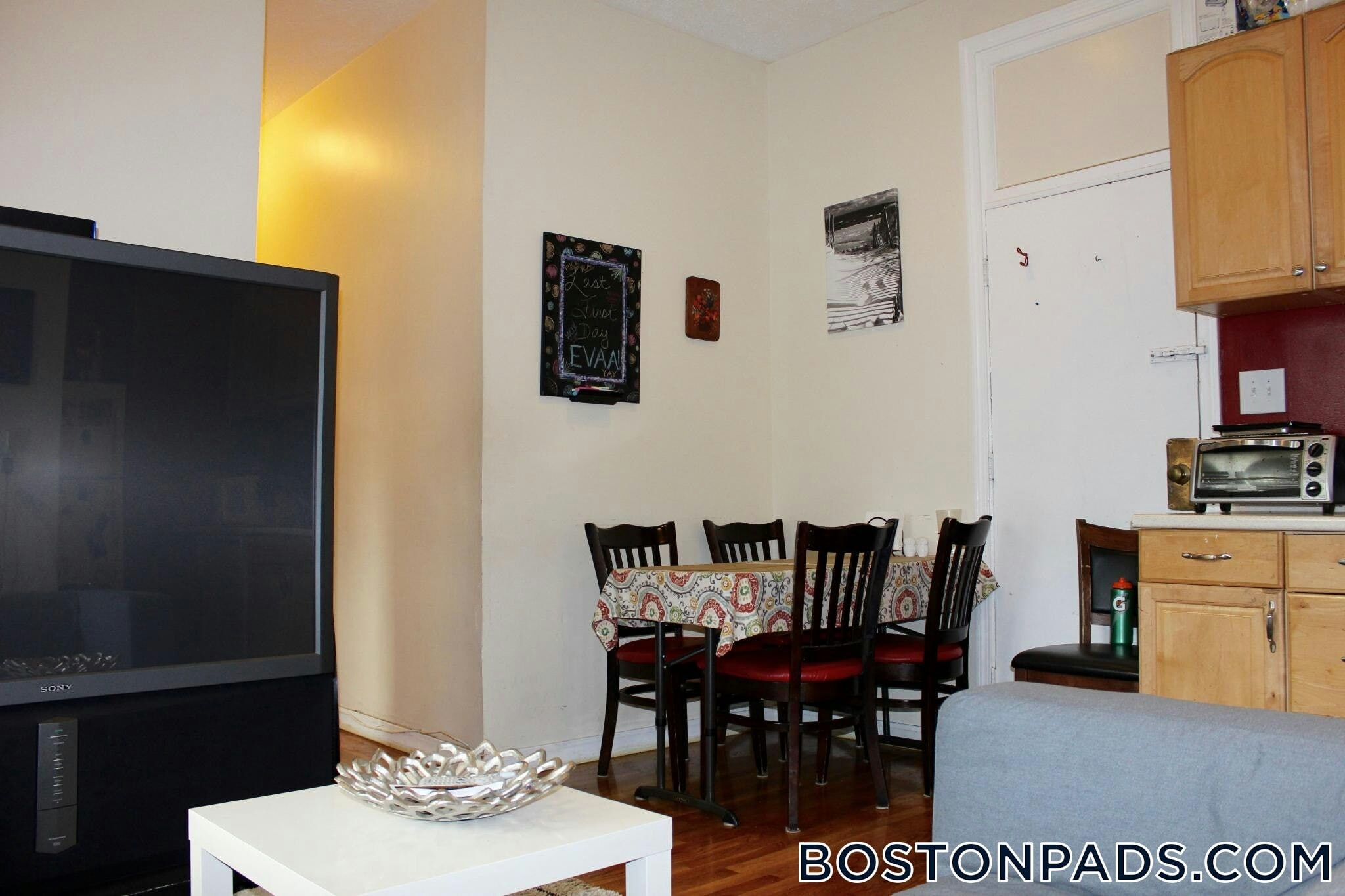 Building Photo - 447 Park Dr