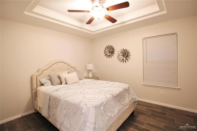 Building Photo - 12 Valeria St