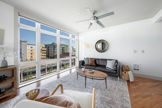 Building Photo - Matae Condominiums - Lower Queen Anne/Bell...