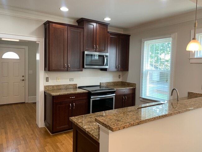 Building Photo - Beautiful Two Story Duplex in Historic Dilworth!