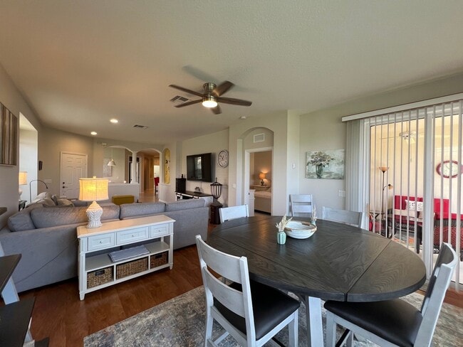 Building Photo - Short Term Rental ** Available 10/1/25 ** ...