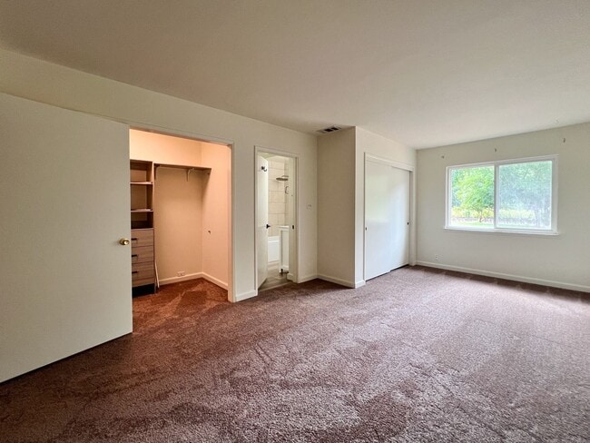 Building Photo - Three Bedroom St. Helena Home with Stunnin...