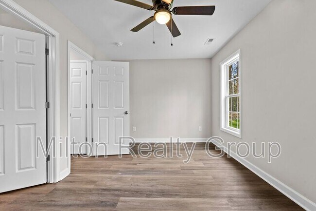 Building Photo - 121 Laura Ln