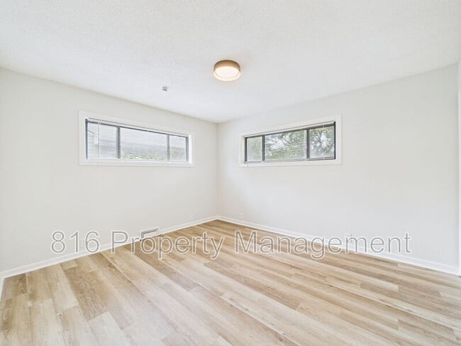 Building Photo - 11230 Corrington Ave