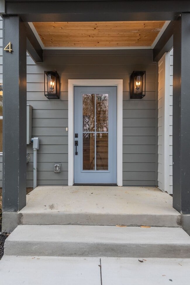 Building Photo - Welcome to Your Stylish Haven in Vibrant East Nashville!