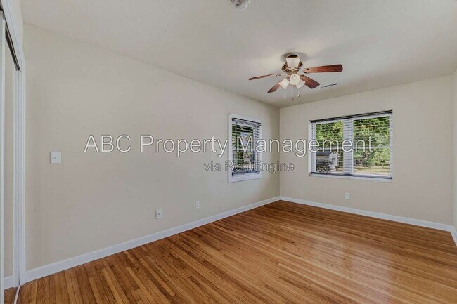 Building Photo - 911 Eicher Ave