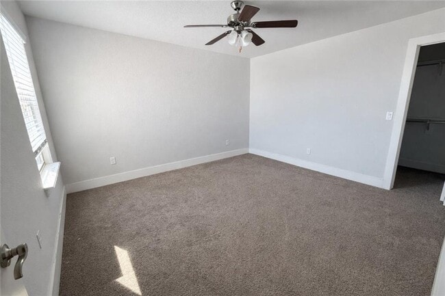 Building Photo - 2202 NE Steinbeck Dr