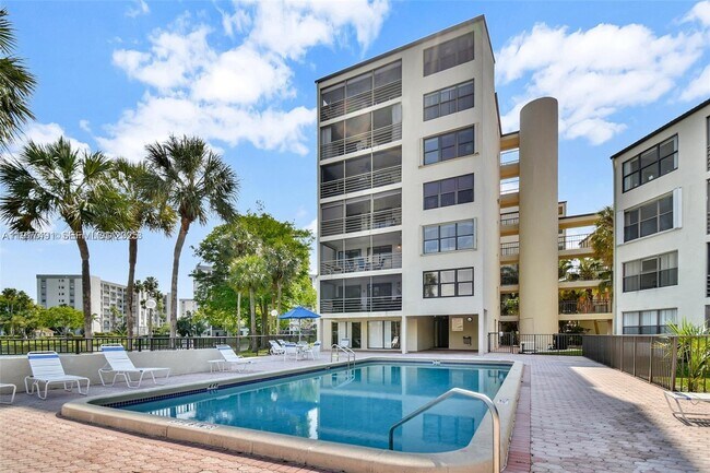 Building Photo - 2309 S Cypress Bend Dr