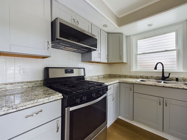 Building Photo - 416 Milton St