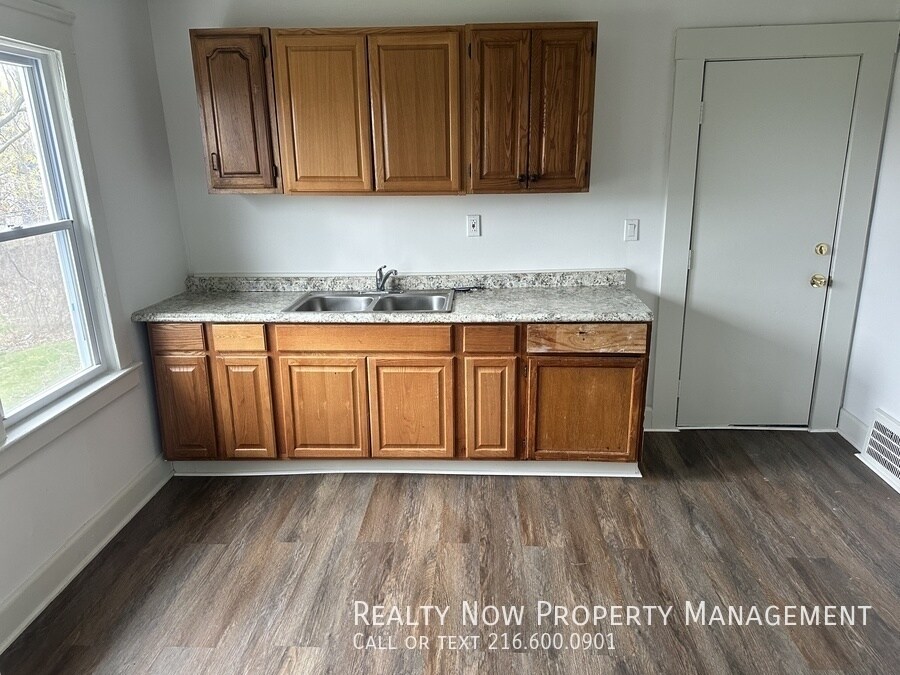 Building Photo - 9521 Mt Auburn Ave