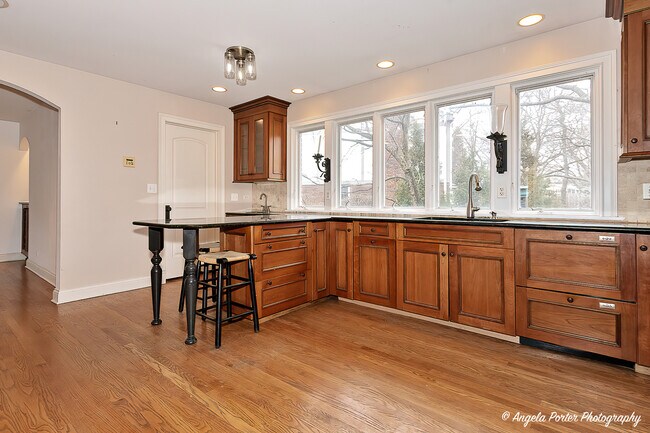 Building Photo - 756 Stonegate Rd