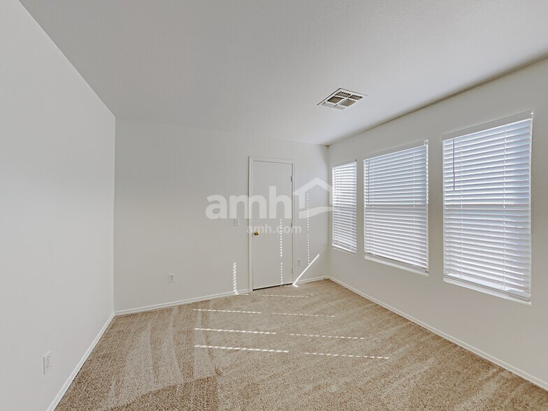 Building Photo - 5030 E Dale Ln