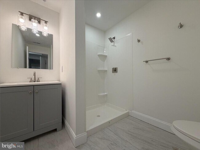 Building Photo - 45 E High St