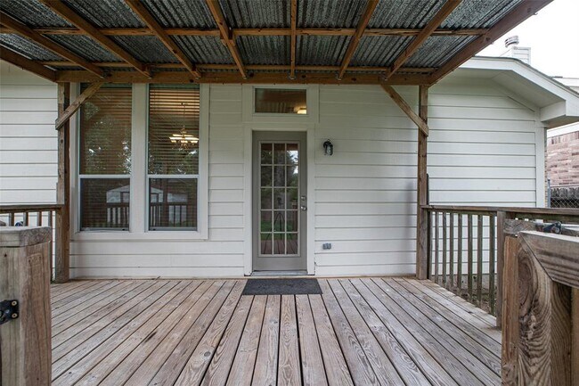 Building Photo - 811 Levi Bend