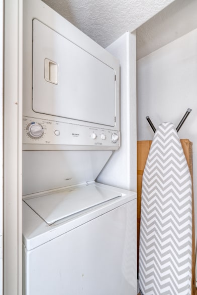 Building Photo - 5222 SE Holgate Blvd