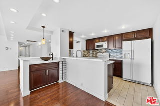 Building Photo - 10535 Wilshire Blvd