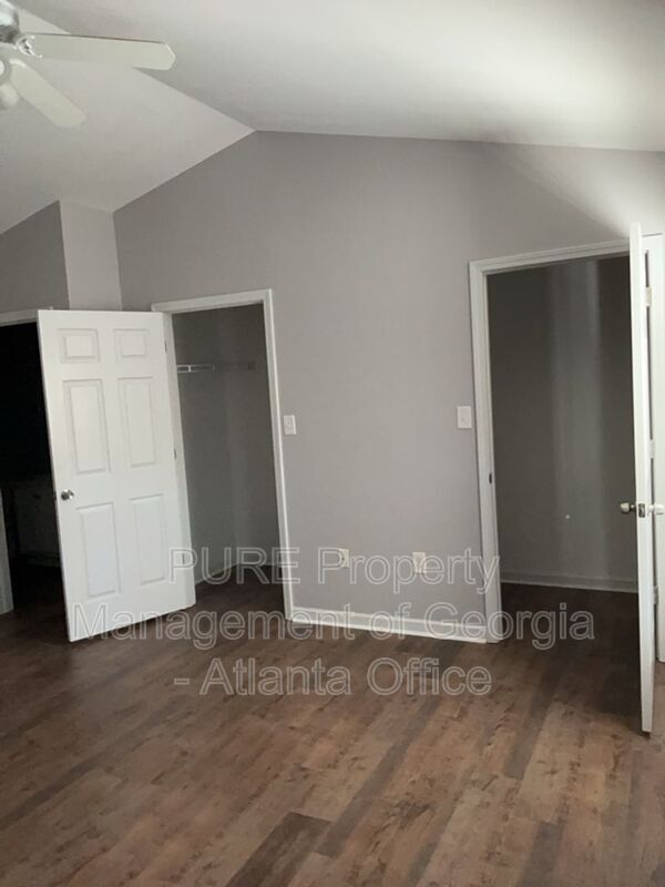 Building Photo - 4210 Oakwood Rd