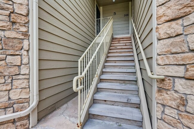 Building Photo - Stunning 2 Bedroom Near Lowry!!!!