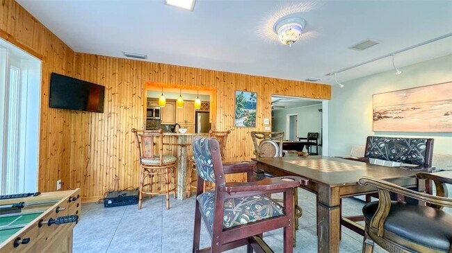 Building Photo - 1531 Hill Dr