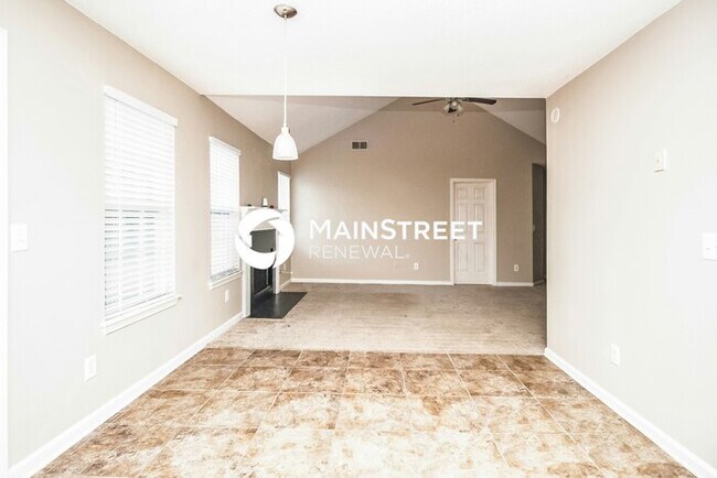 Building Photo - 3 Bedroom Pet-Friendly Home in Lithonia, GA with Main Street Renewal