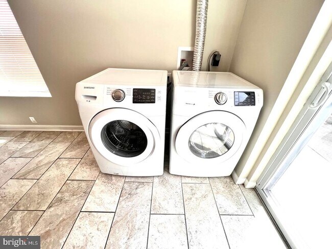 Building Photo - 2202 E Lehigh Ave