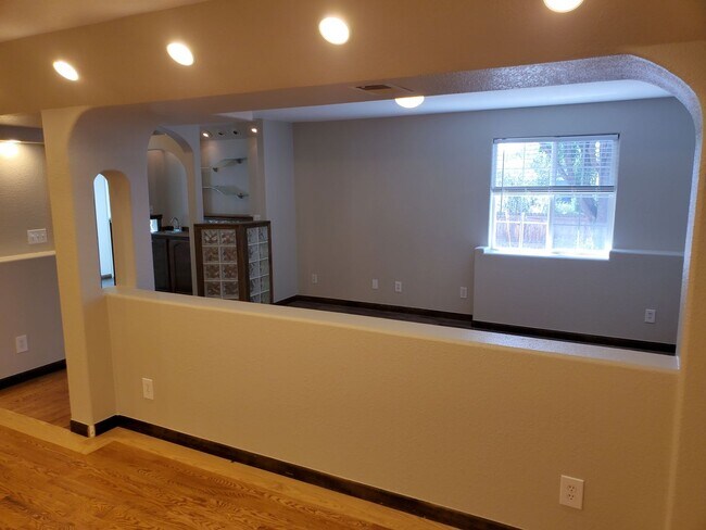 Building Photo - 2150 E 97th Pl