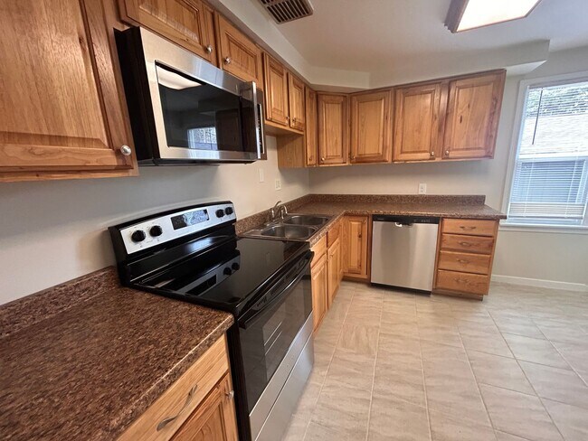 Building Photo - Beautiful 3 Bed, 2 Bath House Near Manito Park on South Hill!