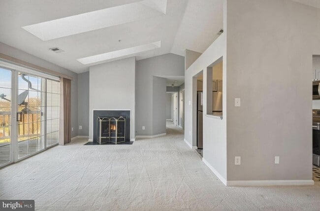 Building Photo - 157-110 Brookland Terrace