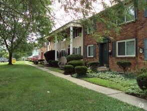 Building Photo - Large 2 Bedroom Townhouse with Basement