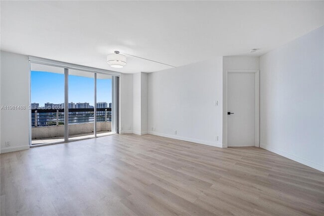 Building Photo - 19101 NE 36th Pl