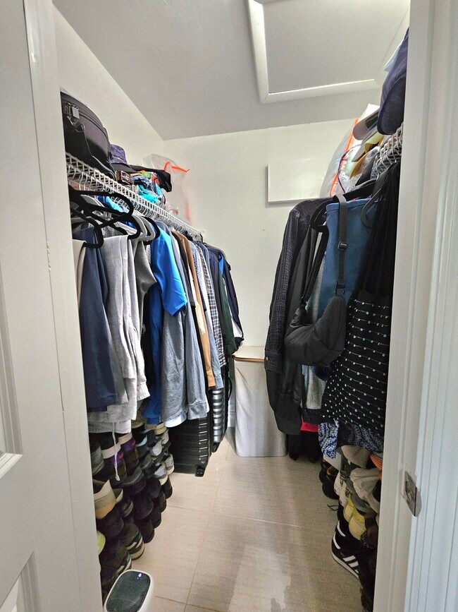 Building Photo - 631 Lyons Rd