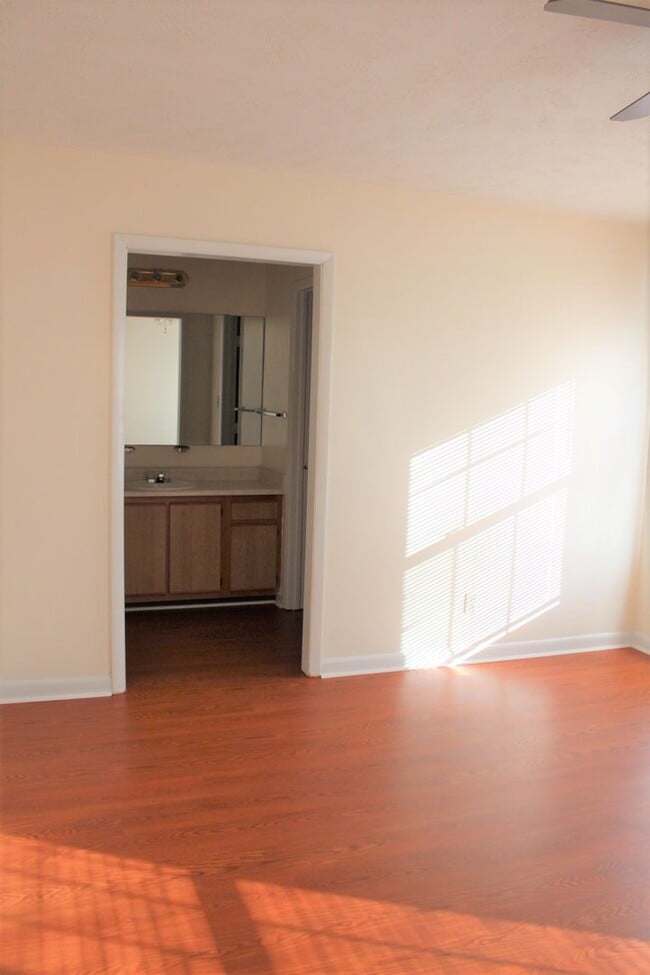 Building Photo - Newton Place