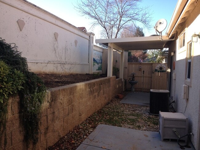 Building Photo - Charming Folsom Cluster Home Community near Oak Ave & East Bidwell