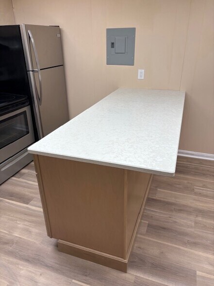 Building Photo - 5832 Phillips Ave