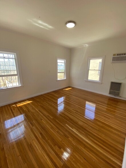 Building Photo - 241 S New Hampshire Ave