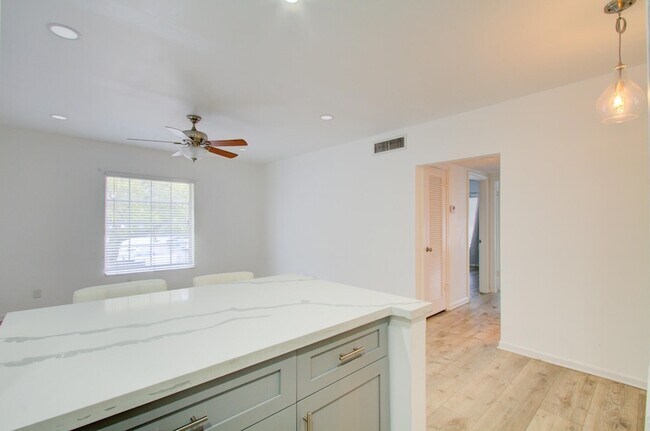 Building Photo - 2260 NE 67th St