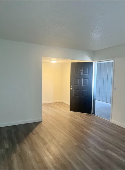 Building Photo - 1750 Karen Ave