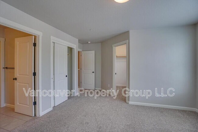 Building Photo - 5809 NE 71st Ave