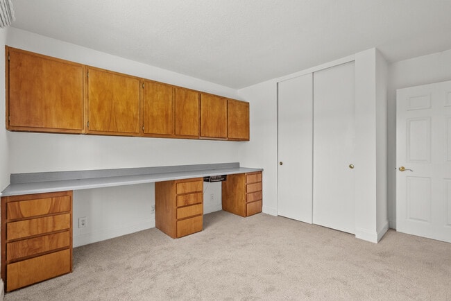 Building Photo - 2248 Drayton Ave